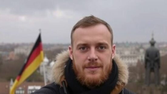 Lina E's Komplize Arrive in the Fatherland!