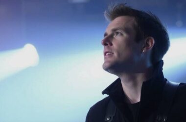 BREAKING: Casper's Chart-Topping Conquest: The German Rapper's Rise to the Top of the Album Charts!