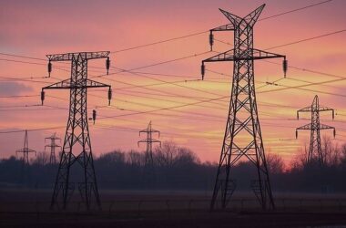 Stress-Free 2024: Power Outage Costs Cut in Half!