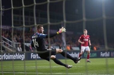 Goalkeeper's Nightmare: Düsseldorf's Keeper Experiences a Blackout in the 2. Bundesliga!