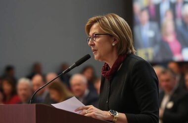 Left Party's Chemnitz Congress Highlights Need for Infrastructure Investments