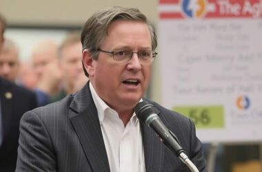 Linken Leader Accuses Political Center of Ignoring People's Concerns