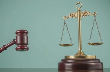 NRW Salary Office sends 45,000 erroneous decisions, burdening administrative courts and causing further appeals.