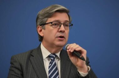 Union and FDP Reject Bas' Pension Plan Inclusion of Self-Employed and Civil Servants