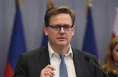 No Wall-Building Debate" with Christian Dürr.