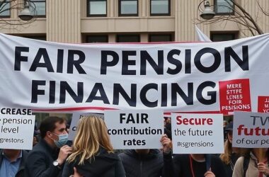 Unions Demand More for a Secure Old Age