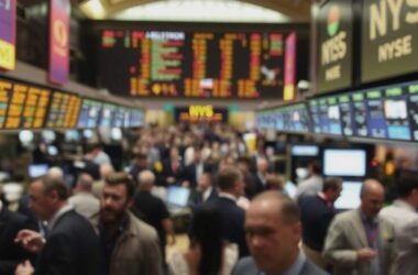 US Stocks Mixed Nasdaq Slides