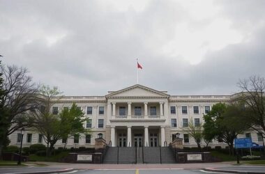 Bureaucracy Cuts Stall Minister Proposals Lag