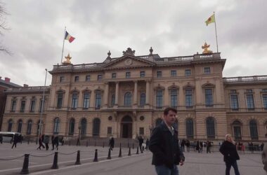 Louvre Thieves Partially Confess