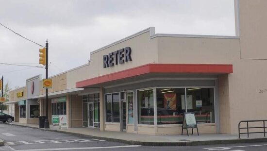 Retailers Brace for Weak Holiday Season