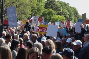 Left Party Calls for Loan Interest Cap