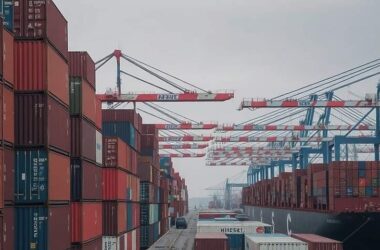 US Trade Uncertainty Slows Global Commerce