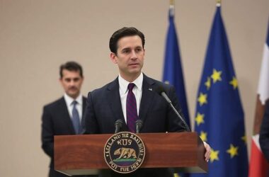 California Governor Newsom Warns EU of Weakness vs Trump Urges Unity on Greenland Clash