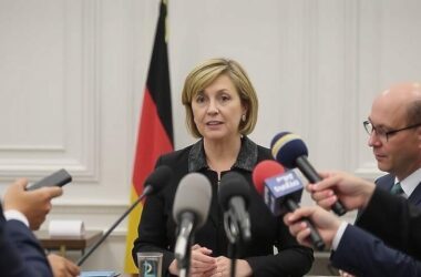 Germany's Economy Minister Pushes Rapid Tax Cuts for Businesses and Workers