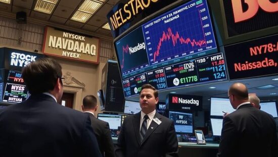 US Markets Split as Nasdaq 100 Struggles on Thursday
