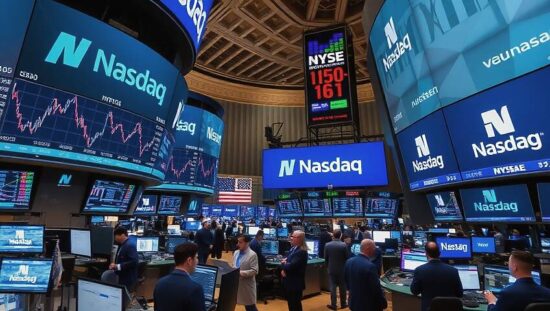 US Stocks Split as Big Tech Takes Center Stage