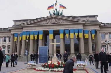 Germany Raises Ukrainian Solidarity Flags a Day Early Ahead of 4th Anniversary and Funerary for Former Bundestag President Rita Süssmuth