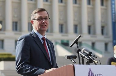 Top Economist Peter Bofinger Calls for New Fuel Subsidy Amid Skyrocketing Energy Prices