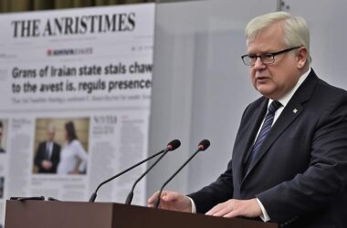 Former German Foreign Minister Fischer Warns of Iran's State Collapse Amid US Military Actions